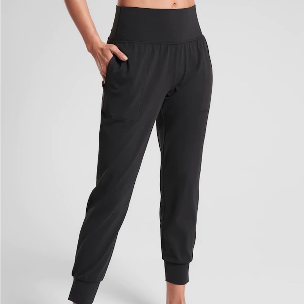 Salutation Jogger